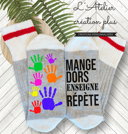 Bas style chalet "Mange, dors, enseigne et répète"